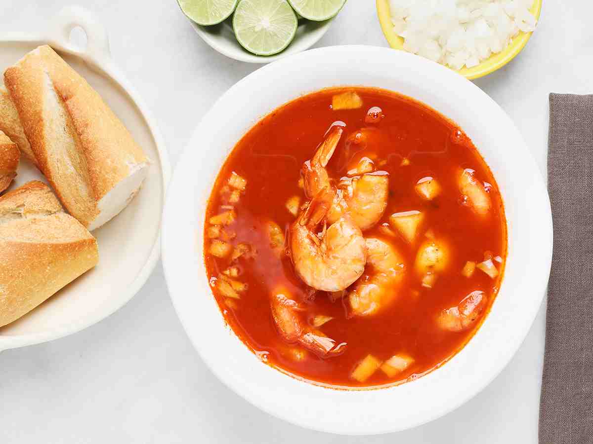 Tazón de Sopa Mexicana de Camarones Caldo de Camarón
