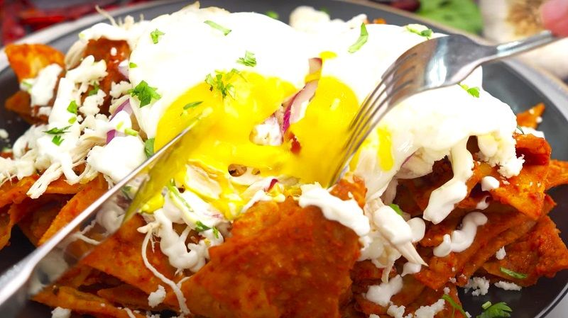¿Cómo hacer Chilaquiles Rojos Mexicanos?