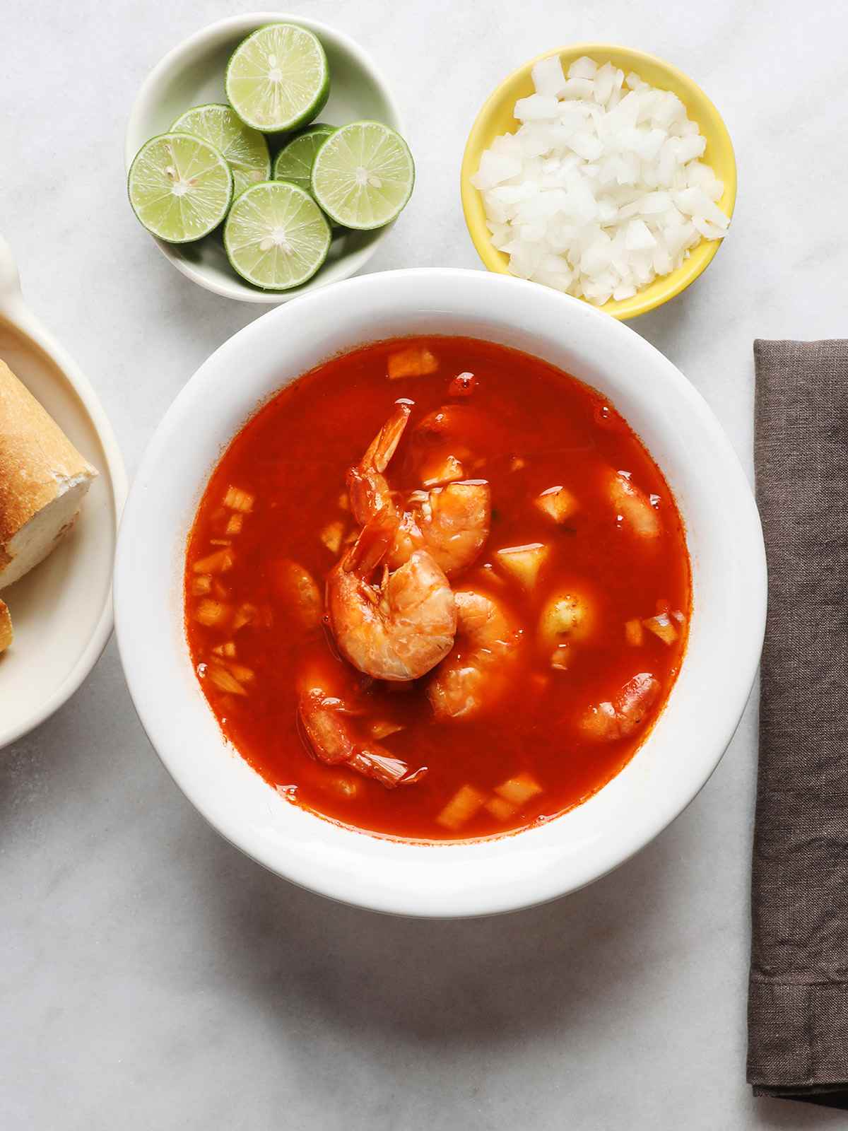 Sopa Mexicana De Camarones Con Lima Y Cebolla