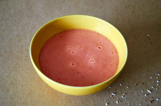Puré de tomates en un tazón