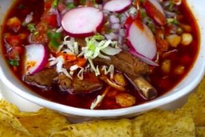 Receta de pozole con cerdo rojo