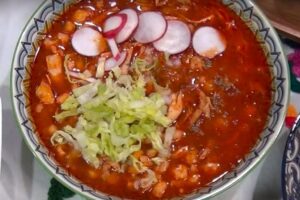 Receta de pozole rojo de pollo