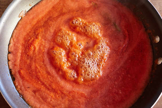Salsa de tomate a fuego lento